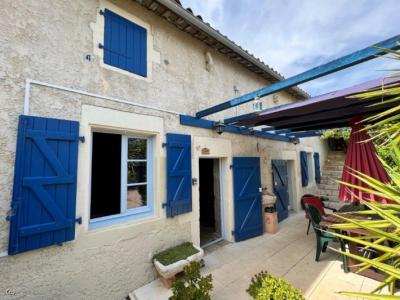 &#8364;228700 - Beautiful Charentaise House With A Pleasant Private Courtyard