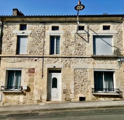 Maison En Pierres De 163 M2 Avec Cours Privees Et Terrasse A Fumel