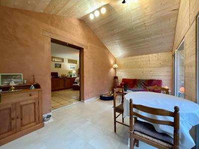 Plain Pied A Distance De Marche D\\\'un Petit Village Avec Restaurant.