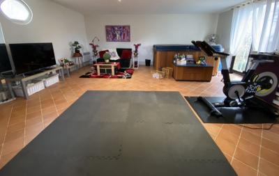 Superbe Villa Individuelle De Quatre Chambres Avec Logement Separe De 1 Chambre Et Piscine, Le Tout