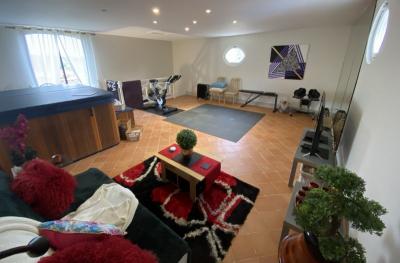 Superbe Villa Individuelle De Quatre Chambres Avec Logement Separe De 1 Chambre Et Piscine, Le Tout