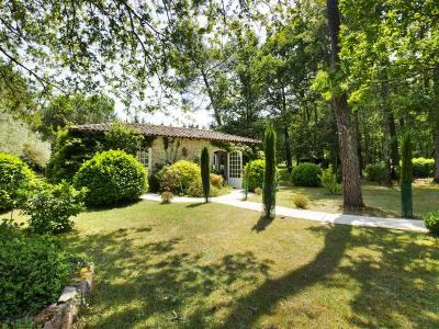 Superbe Villa Individuelle De Quatre Chambres Avec Logement Separe De 1 Chambre Et Piscine, Le Tout