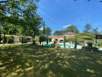 Superbe Villa Individuelle De Quatre Chambres Avec Logement Separe De 1 Chambre Et Piscine, Le Tout