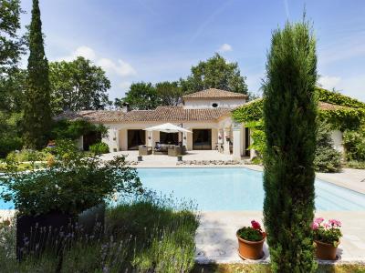 Superbe Villa Individuelle De Quatre Chambres Avec Logement Separe De 1 Chambre Et Piscine, Le Tout