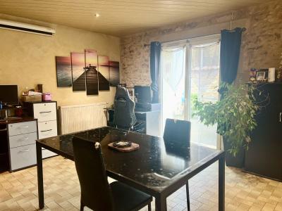 Maison En Pierres Avec Jardin , Garage Et Dependance