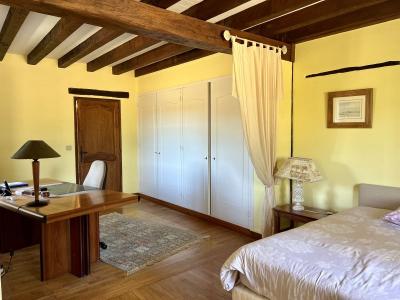 Propriete En Pierres Avec Piscine, Parc De 1,8 Ha A Beaumont-en-perigord