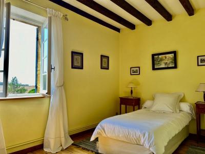 Propriete En Pierres Avec Piscine, Parc De 1,8 Ha A Beaumont-en-perigord