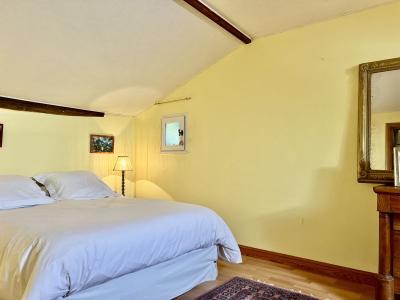 Propriete En Pierres Avec Piscine, Parc De 1,8 Ha A Beaumont-en-perigord