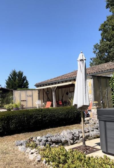 Propriete En Pierres Avec Piscine, Parc De 1,8 Ha A Beaumont-en-perigord