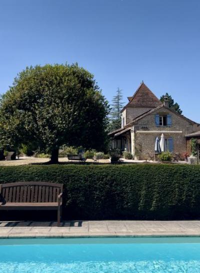 Propriete En Pierres Avec Piscine, Parc De 1,8 Ha A Beaumont-en-perigord