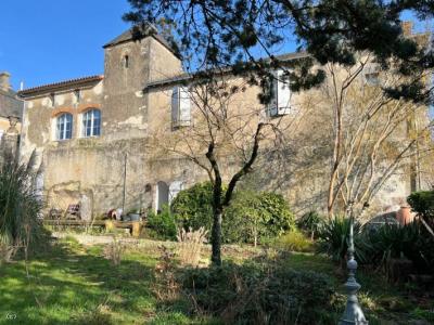 &#8364;349950 - Rare And Magnificent 17th Century \"ramparts\" Property In Ruffec