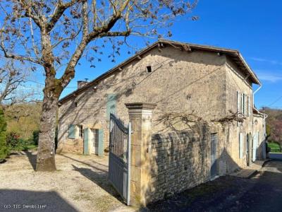 &#8364;315750 - 17th Century Unique \"relais De Poste\" Offering 4 Bedrooms And Heaps Of Character