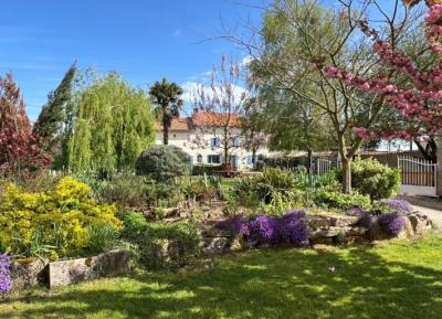 &#8364;336800 - Imposing Stone House With A Superb Garden, Barn And Swimming Pool