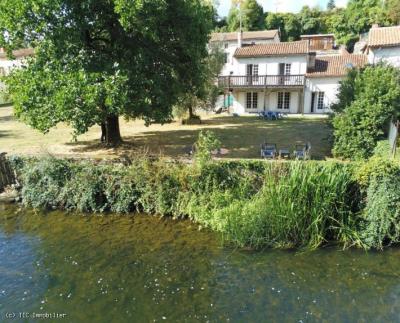 &#8364;265950 - Beautiful Village House On The Edge Of The Charente - Verteuil-sur-charente