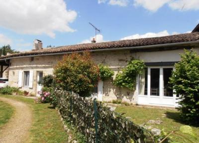 &#8364;234000 - Beautifully Renovated 3 Bedroomed Property