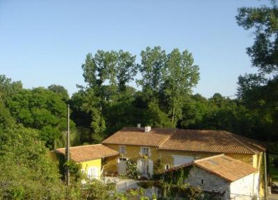 €529000 - Watermill In An Idyllic Setting