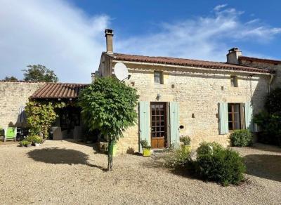 €249950 - Superb 3 Bedroom Stone House With Heated Swimming Pool