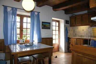 Propriete Perigourdine Ancienne Avec Enormement De Cachet, Avec 6,5 Hectares, Deux Gites Et Piscine.