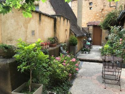 Maison Avec 2/3 Chambres, Cuisine/salle A Manger, Salon, 2 Salles De Bains Et Une Autre Cuisine/salo