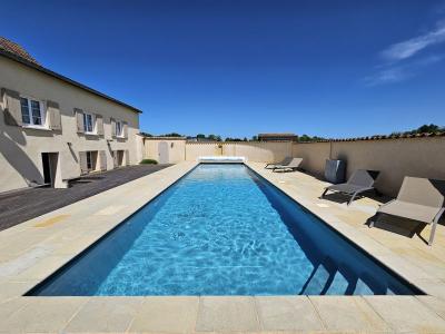 Entreprise De Pension Animale, Avec Belle Propriete En Pierre Renovee Avec Dependances Et Piscine.