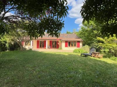 Plain Pied Lumineux Avec 3 Chambres Et Deux Salles De Bains/d\\\'eau Dans Un Village Toutes Commodit