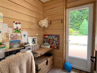 Plain Pied Lumineux Avec 3 Chambres Et Deux Salles De Bains/d\\\'eau Dans Un Village Toutes Commodit