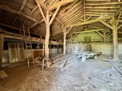 Corps De Ferme Avec Grange, Pigeonnier Et Terres Irrigables
