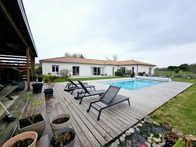 Avec Un Dpe A. Venez Decouvrir Cette Splendide Maison De Plain-pied, A L\\\'esprit Villa Moderne, Sp
