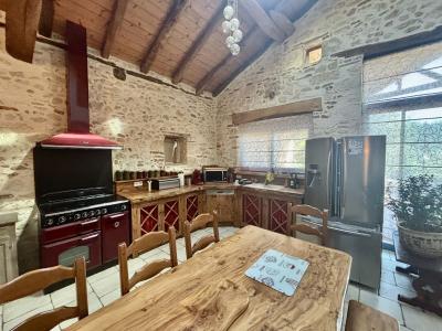 Charmant Ensemble Immobilier En Pierre Avec Piscines