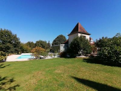 Perigourdine Modernisee Avec Piscine Et Vue Dominante