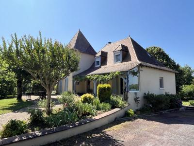 Perigourdine Modernisee Avec Piscine Et Vue Dominante