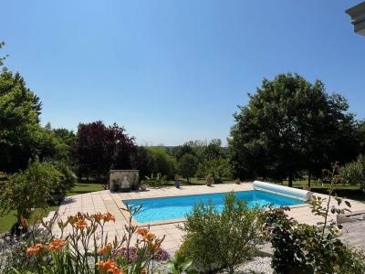 Perigourdine Modernisee Avec Piscine Et Vue Dominante