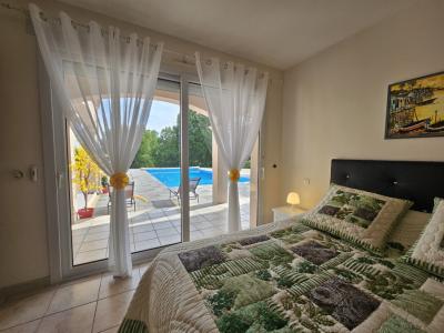 Superbe Maison D\\\'architecte De Plain-pied Et Piscine, Idealement Situee A Seulement 5 Minutes Du