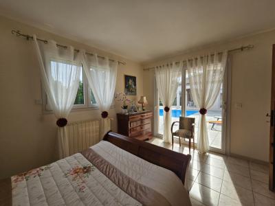 Superbe Maison D\\\'architecte De Plain-pied Et Piscine, Idealement Situee A Seulement 5 Minutes Du