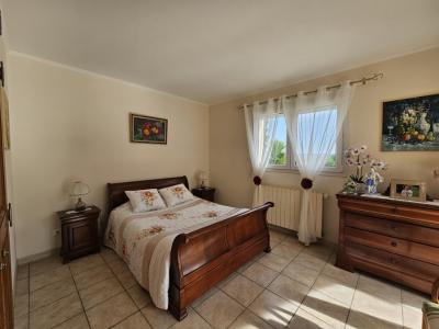 Superbe Maison D\\\'architecte De Plain-pied Et Piscine, Idealement Situee A Seulement 5 Minutes Du