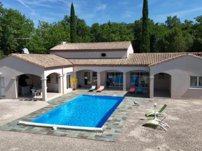 Superbe Maison D\\\'architecte De Plain-pied Et Piscine, Idealement Situee A Seulement 5 Minutes Du