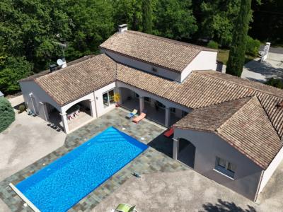 Superbe Maison D\\\'architecte De Plain-pied Et Piscine, Idealement Situee A Seulement 5 Minutes Du