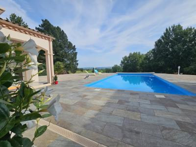 Superbe Maison D\\\'architecte De Plain-pied Et Piscine, Idealement Situee A Seulement 5 Minutes Du 