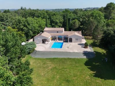 Superbe Maison D\\\'architecte De Plain-pied Et Piscine, Idealement Situee A Seulement 5 Minutes Du