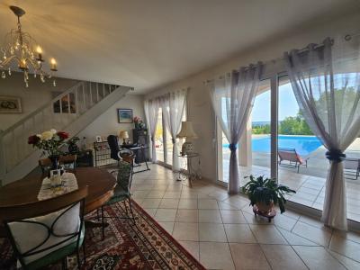 Superbe Maison D\\\'architecte De Plain-pied Et Piscine, Idealement Situee A Seulement 5 Minutes Du