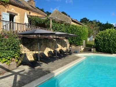 Propriete De Charme Avec Piscine, Dependances Et Vaste Terrain - Proche Villefranche-du-perigord