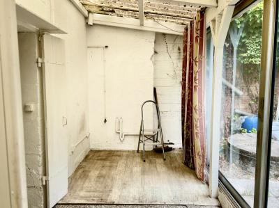 Exclusivite: À Issigeac, Maison De Village Avec Jardin A Renover