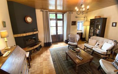 Charmante Propriete De Caractere Au Cœur De Ce Village Perigourdin Prise, Avec Une Vue Imprenable.