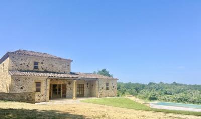 Exclusivite À Biron: Propriete En Pierres Avec Piscine, Dependances A Renover Et Vue Imprenable Sur 