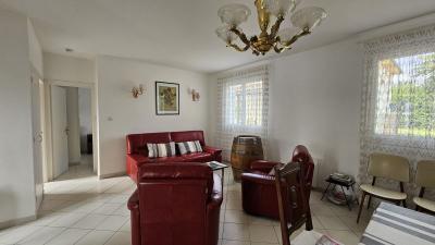 Maison Habitation. Plain Pied, Situe Dans Un Environnement Calme, A 5 Minutes En Voiture Des Commerc