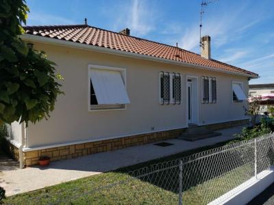 Maison Habitation. Plain Pied, Situe Dans Un Environnement Calme, A 5 Minutes En Voiture Des Commerc