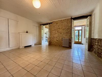 Charmante Propriete Avec 5 Chambres Et Garage