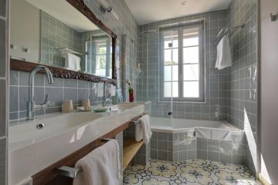 7 Bedrooms - Mansion - Aquitaine - For Sale - 11942-bgc