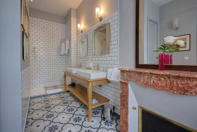 7 Bedrooms - Mansion - Aquitaine - For Sale - 11942-bgc