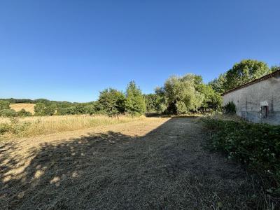 Charmant Ensemble Immobilier Comprenant Une Grange Et Des Dependances.